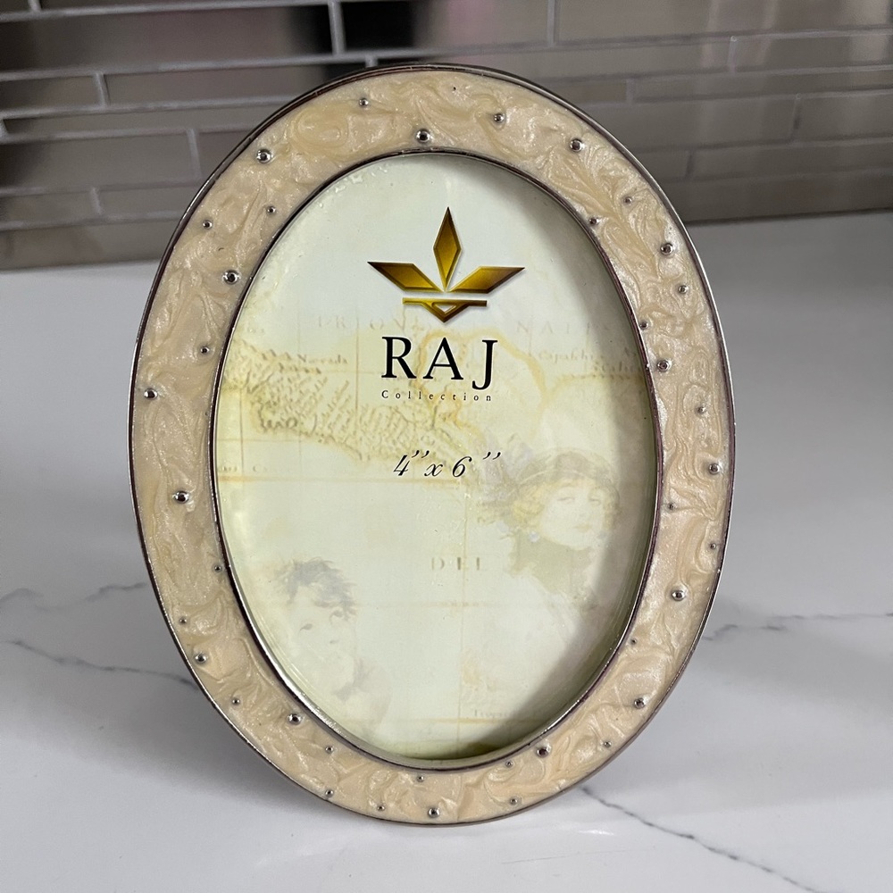 NWOT Raj collection 4x6” oval frame.  Tan enamel with silver tone beads.